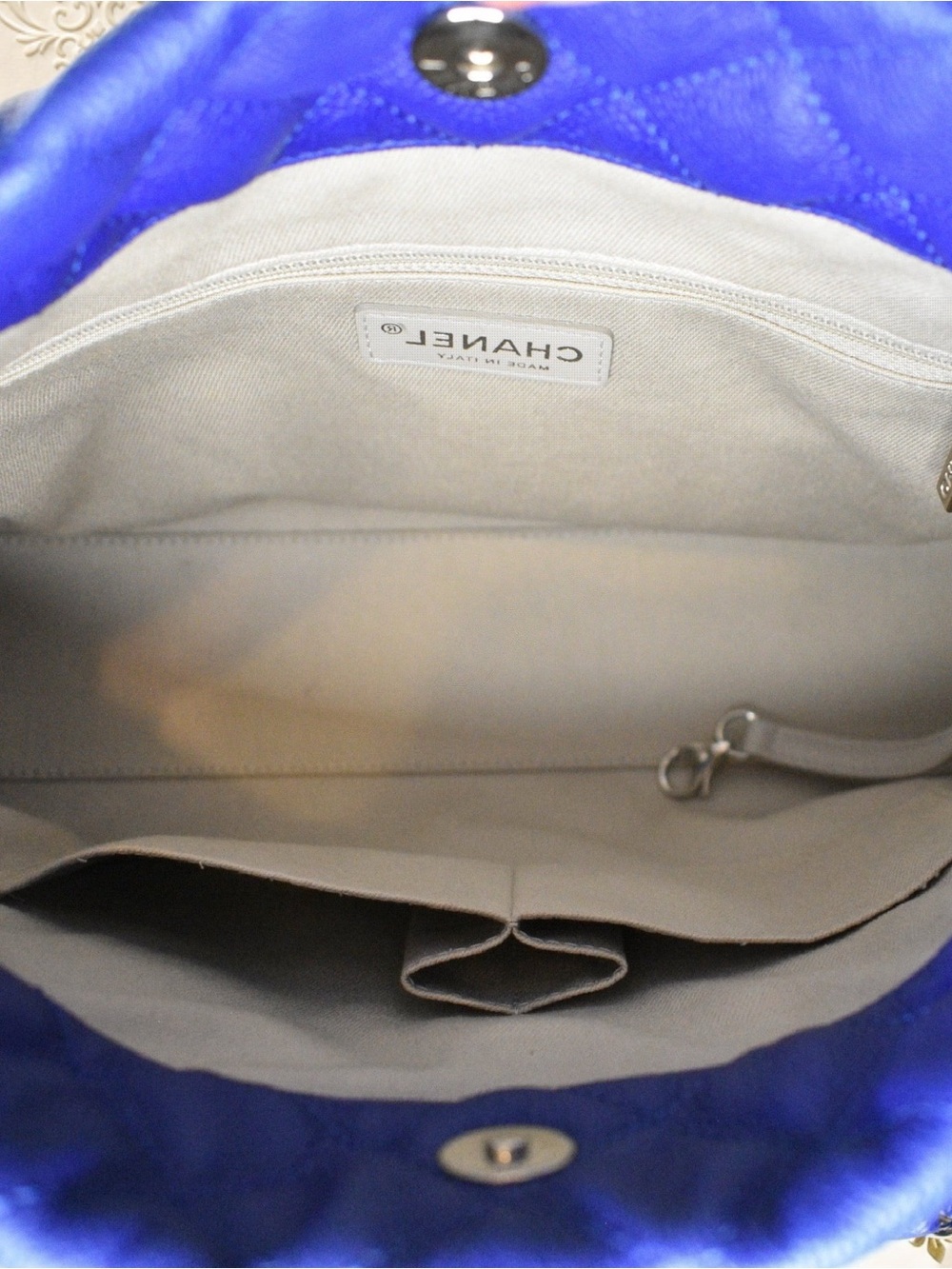 CHANEL Quilted Royal Blue Leather Shoulder Bag with Silver Chain - Picture 5 of 5